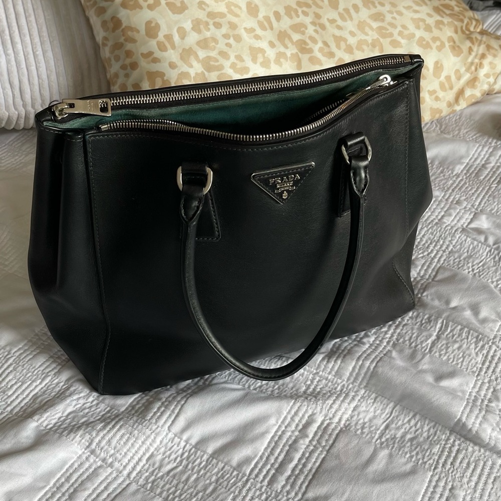 Sold - Vintage Prada purse with 2 zipper compartments - Picture 2 of 16